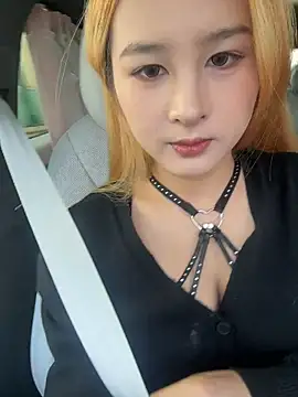 Snapshot of yuki_june chatting on December 3, 2025, 7:52 am yuki june online show from December 3, 2025, 7:52 am