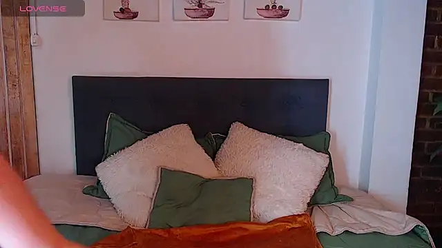 Snapshot of Andrea_secret_ chatting on December 4, 2025, 2:49 pm Andrea secret online show from December 4, 2025, 2:49 pm