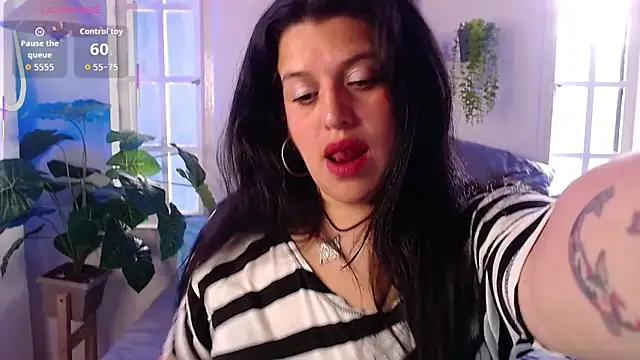 Snapshot of Andrea_secret_ chatting on October 28, 2025, 4:17 pm Andrea secret online show from October 28, 2025, 4:17 pm