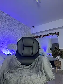 EMILIIA RICHTER   online show from March 5, 2026, 7:43 pm