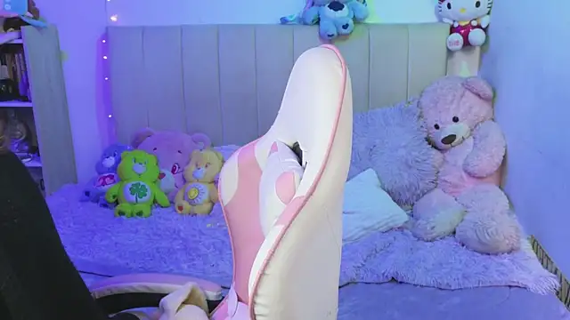 Snapshot of NekoWaifu chatting on June 16, 2026, 3:01 pm NekoWaifu online show from June 16, 2026, 3:01 pm