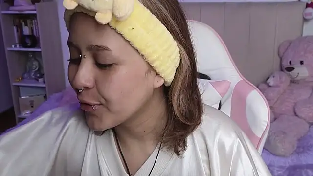 Snapshot of NekoWaifu chatting on May 12, 2026, 2:34 pm NekoWaifu online show from May 12, 2026, 2:34 pm