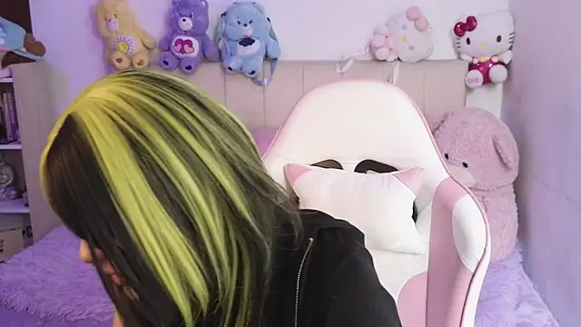 Snapshot of NekoWaifu chatting on May 22, 2026, 2:37 pm NekoWaifu online show from May 22, 2026, 2:37 pm