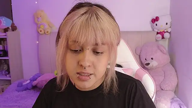 Snapshot of NekoWaifu chatting on May 14, 2026, 2:03 pm NekoWaifu online show from May 14, 2026, 2:03 pm