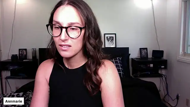 Snapshot of annmarieferrara chatting on November 17, 2025, 4:44 pm annmarieferrara online show from November 17, 2025, 4:44 pm