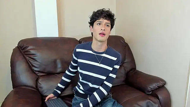 Snapshot of Xam_Collen chatting on December 22, 2025, 5:13 pm Xam Collen online show from December 22, 2025, 5:13 pm