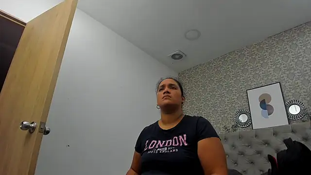 Hanna Marshall  online show from October 22, 2025, 11:31 am
