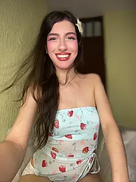 Snapshot of Emily-hottson chatting on June 20, 2026, 5:34 am Emily-hottson online show from June 20, 2026, 5:34 am