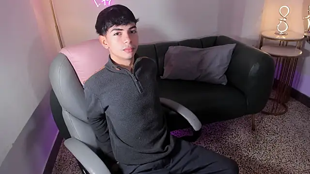 Snapshot of Peter_chase chatting on November 26, 2025, 6:30 pm Peter chase online show from November 26, 2025, 6:30 pm