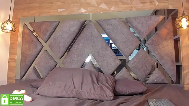 Scarlet  Jones  online show from November 19, 2025, 10:10 pm