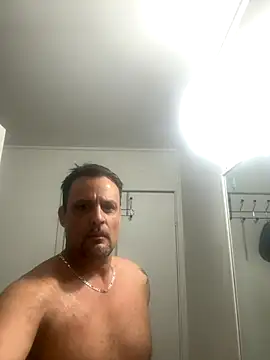 Snapshot of Andys828282 chatting on September 23, 2025, 8:43 am Andys828282 online show from September 23, 2025, 8:43 am