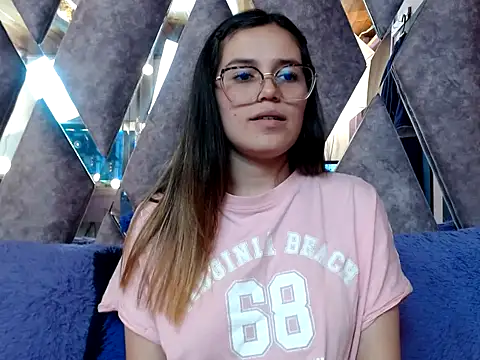 CRISTALHERRANZ online show from October 8, 2025, 11:49 pm