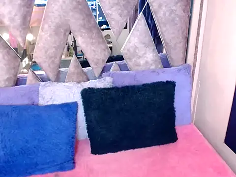 CRISTALHERRANZ online show from October 11, 2025, 9:05 pm