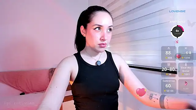 SarahCastillo  online show from February 12, 2026, 6:07 pm