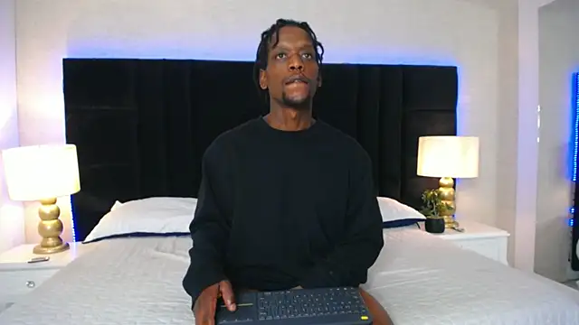 Snapshot of SkylerBigxxx chatting on June 18, 2026, 9:14 am SkylerBigxxx online show from June 18, 2026, 9:14 am