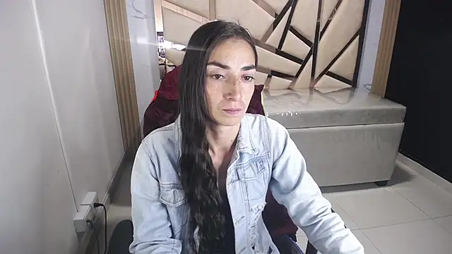 Maily a  online show from November 24, 2025, 3:28 am