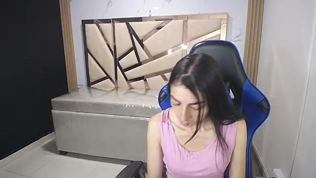 Maily a  online show from November 16, 2025, 3:00 am