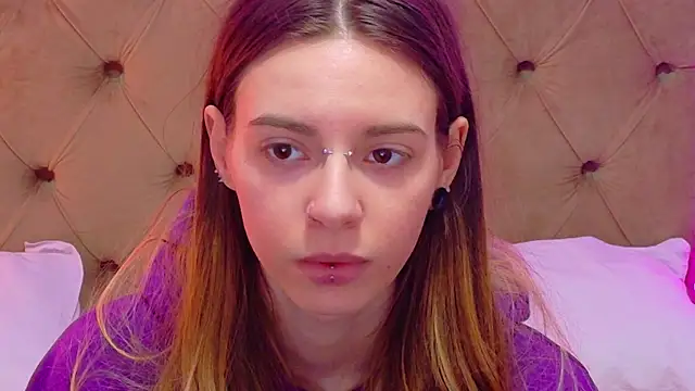 CoraVex online show from April 10, 2026, 4:08 am