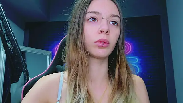 Snapshot of CoraVex chatting on February 7, 2026, 5:15 am CoraVex online show from February 7, 2026, 5:15 am