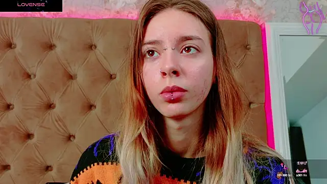 Snapshot of CoraVex chatting on November 3, 2025, 5:01 am CoraVex online show from November 3, 2025, 5:01 am