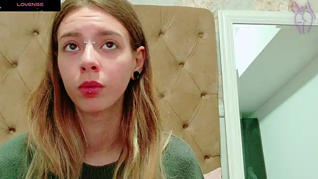 Snapshot of CoraVex chatting on October 31, 2025, 4:31 am CoraVex online show from October 31, 2025, 4:31 am