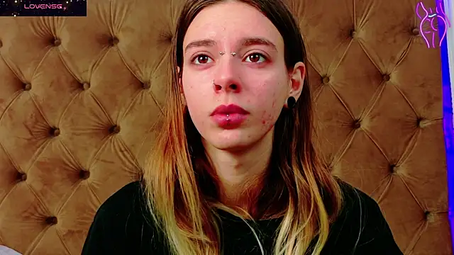 Snapshot of CoraVex chatting on December 2, 2025, 5:09 am CoraVex online show from December 2, 2025, 5:09 am