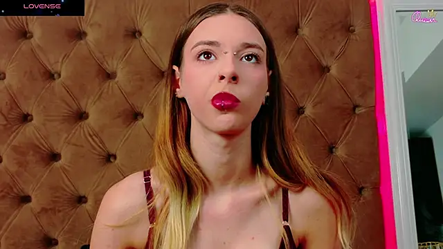 Snapshot of CoraVex chatting on January 6, 2026, 5:22 am CoraVex online show from January 6, 2026, 5:22 am