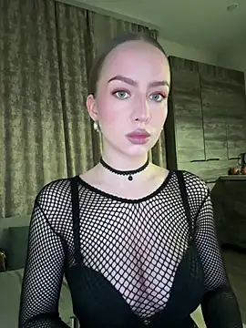 MissOyee online show from February 12, 2026, 7:13 pm