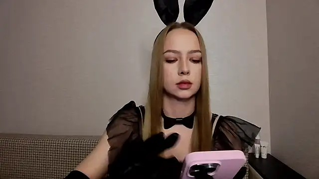 MissOyee online show from September 19, 2025, 6:12 pm