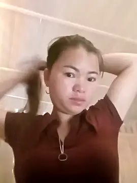 emly-xinh18 online show from December 15, 2025, 7:03 am