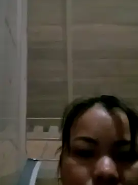 emly-xinh18 online show from November 21, 2025, 11:04 pm