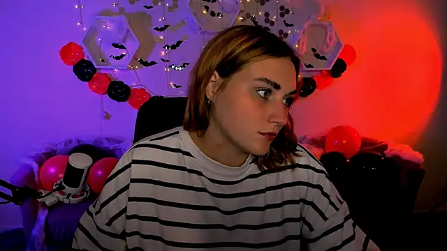 casey meow  online show from October 27, 2025, 9:43 am