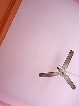 Hott locky online show from December 3, 2025, 7:08 am