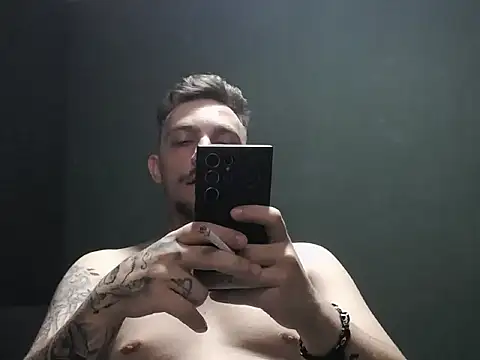 Snapshot of guesswhatbitch chatting on October 8, 2025, 8:31 pm guesswhatbitch online show from October 8, 2025, 8:31 pm