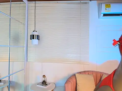 Snapshot of alessia_moon1 chatting on October 14, 2025, 12:50 pm alessia moon1 online show from October 14, 2025, 12:50 pm