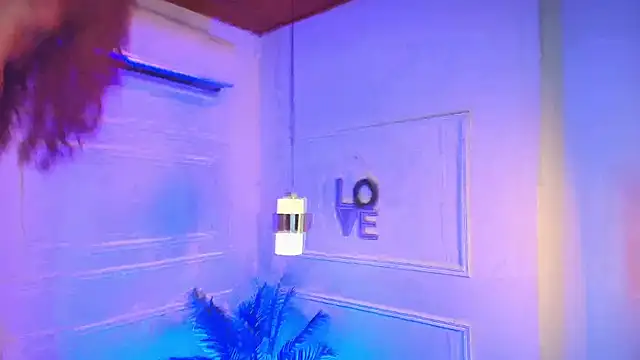 Snapshot of alessia_moon1 chatting on October 25, 2025, 1:01 pm alessia moon1 online show from October 25, 2025, 1:01 pm