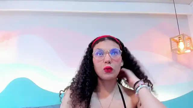 SweetStarr  online show from November 28, 2025, 12:49 pm