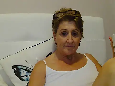 Snapshot of LadyLuxe_xx chatting on November 5, 2025, 7:44 am LadyLuxe xx online show from November 5, 2025, 7:44 am