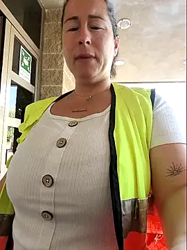 bichota85 online show from April 21, 2026, 10:00 am