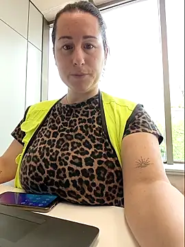 bichota85 online show from April 22, 2026, 9:05 am