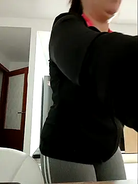 bichota85 online show from November 28, 2025, 9:42 am