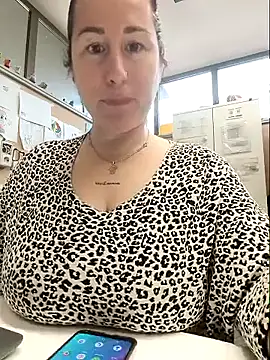 bichota85 online show from February 10, 2026, 12:26 pm