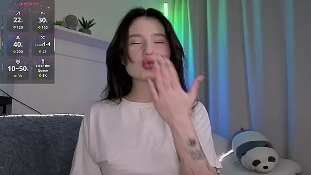  Lua   online show from April 21, 2026, 8:15 pm