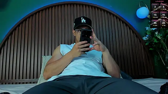 JeergMuscle online show from November 18, 2025, 4:38 am