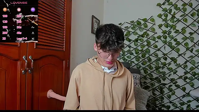 Snapshot of bellmontneon chatting on December 1, 2025, 11:11 am bellmontneon online show from December 1, 2025, 11:11 am