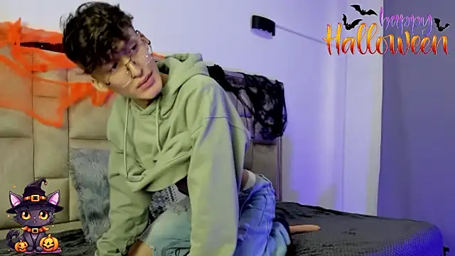 Snapshot of bellmontneon chatting on October 31, 2025, 12:46 pm bellmontneon online show from October 31, 2025, 12:46 pm