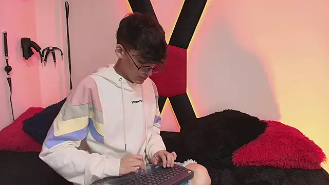 Snapshot of bellmontneon chatting on November 10, 2025, 11:26 am bellmontneon online show from November 10, 2025, 11:26 am