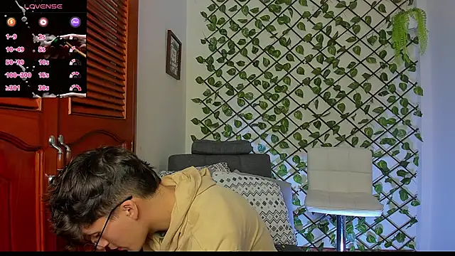 Snapshot of bellmontneon chatting on November 21, 2025, 11:31 am bellmontneon online show from November 21, 2025, 11:31 am