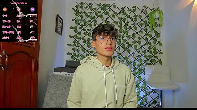 Snapshot of bellmontneon chatting on November 26, 2025, 11:10 am bellmontneon online show from November 26, 2025, 11:10 am