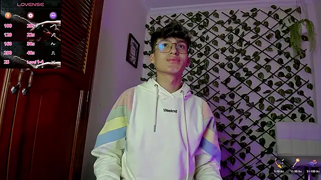 Snapshot of bellmontneon chatting on December 15, 2025, 12:11 pm bellmontneon online show from December 15, 2025, 12:11 pm